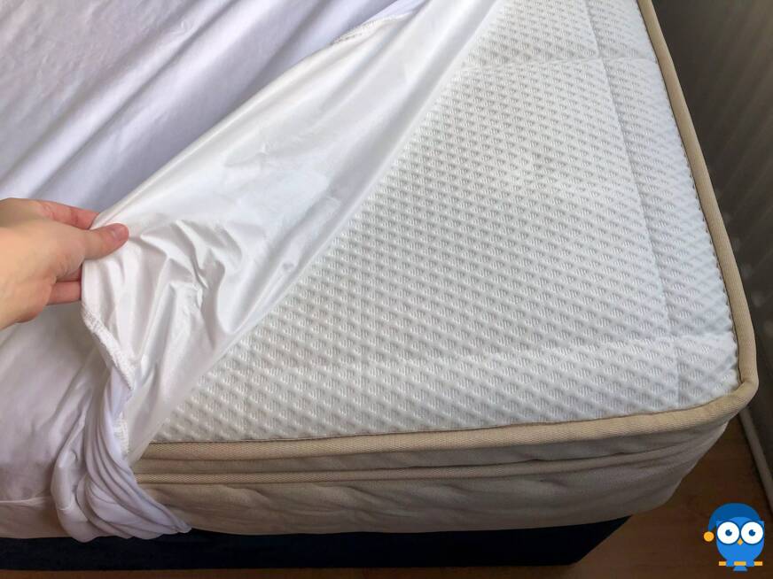 DreamCloud mattress protector corner