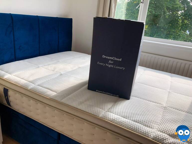 DreamCloud pillow box