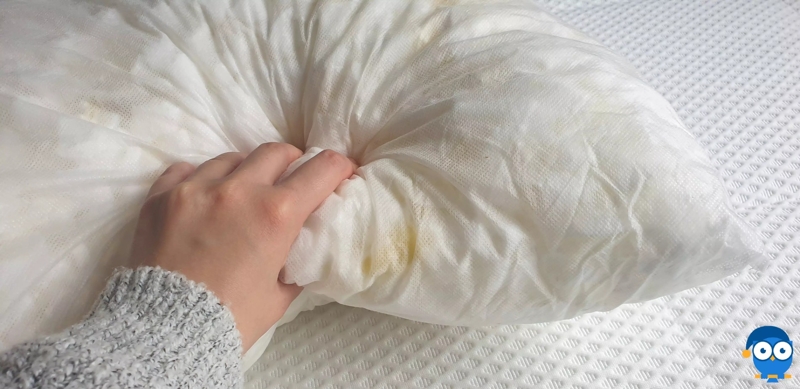 Squeezing dreamcloud pillow insert