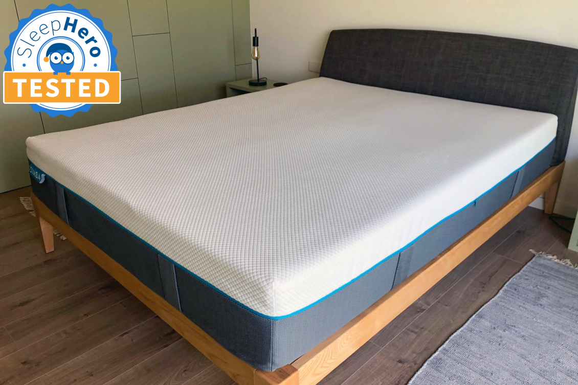 Simba Hybrid Luxe mattress with logo